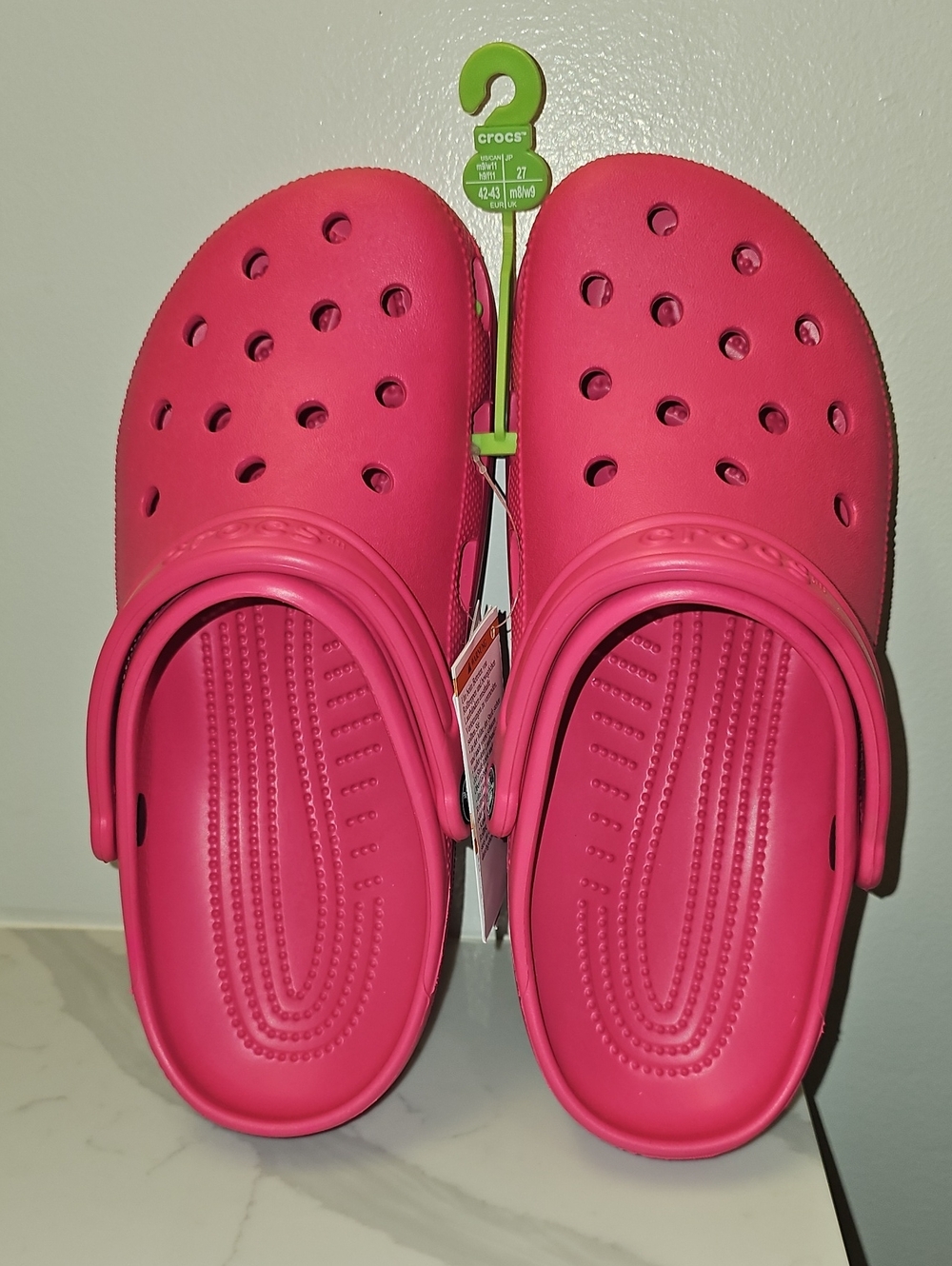 Crocs Classic Unisex Clogs In Dragonfruit. NIB. UNISEX.